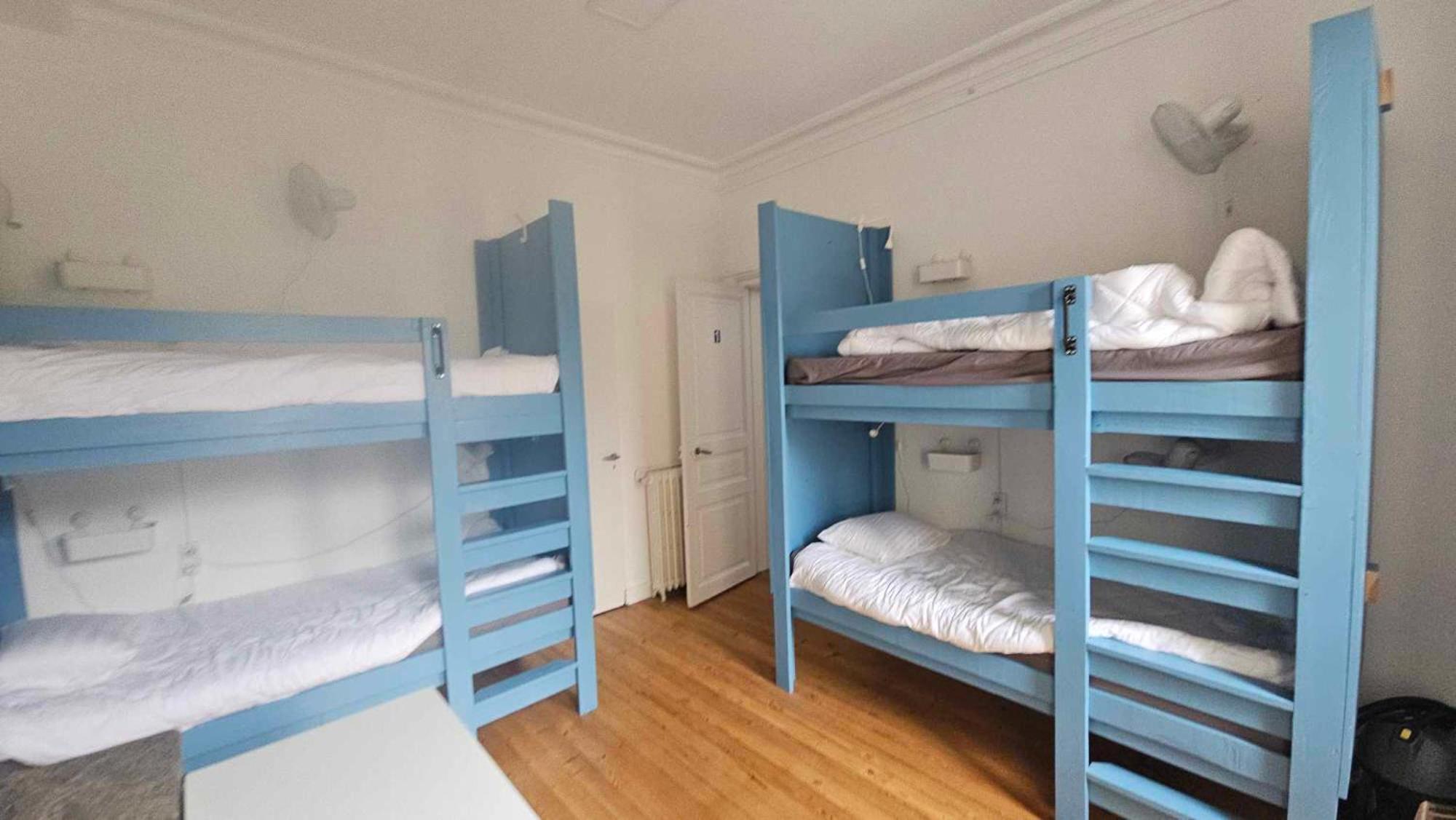 Bed In 6-Bed Mixed Dormitory Le Jardin Cafe Burdeos Exterior foto