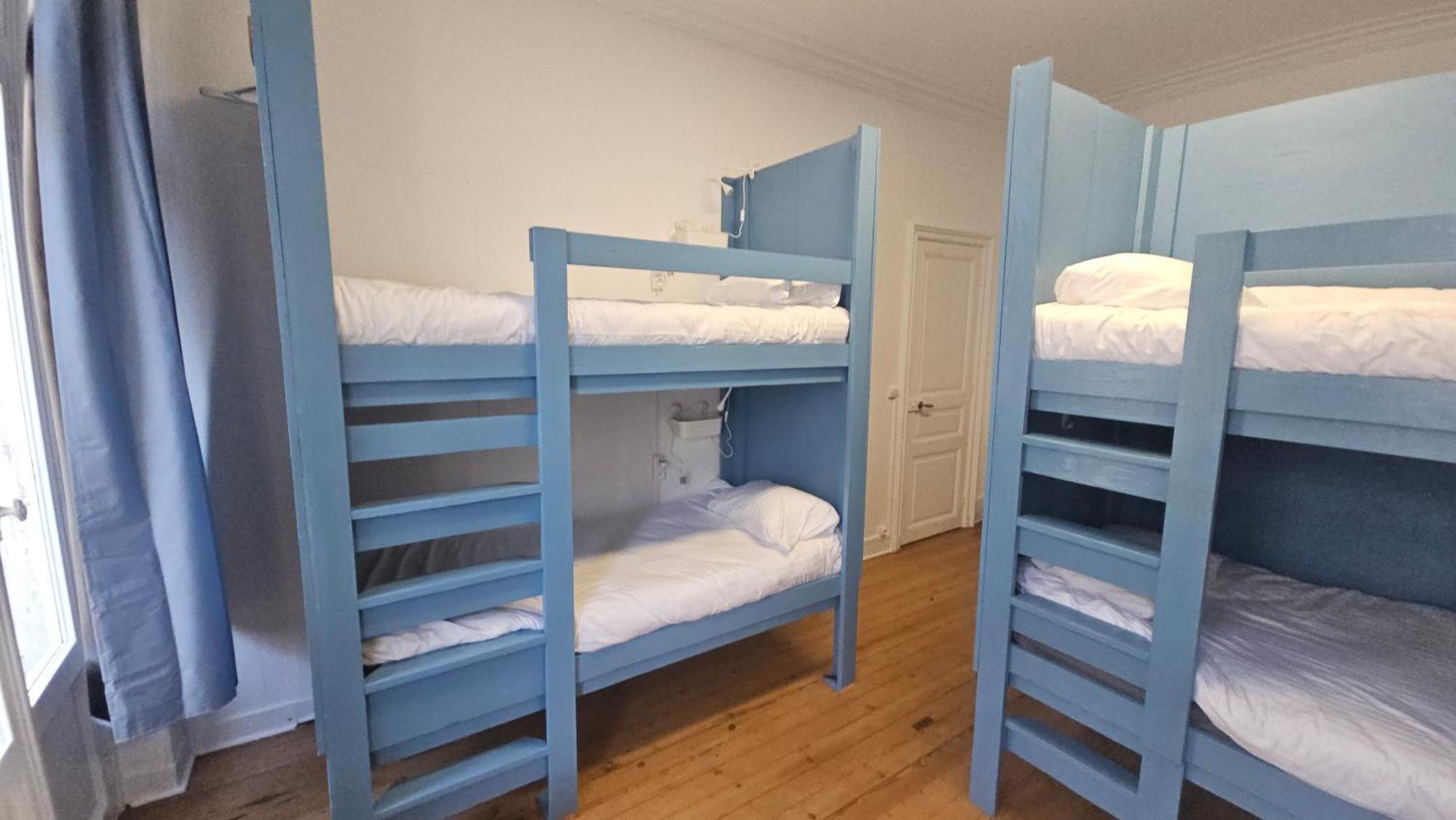 Bed In 6-Bed Mixed Dormitory Le Jardin Cafe Burdeos Exterior foto