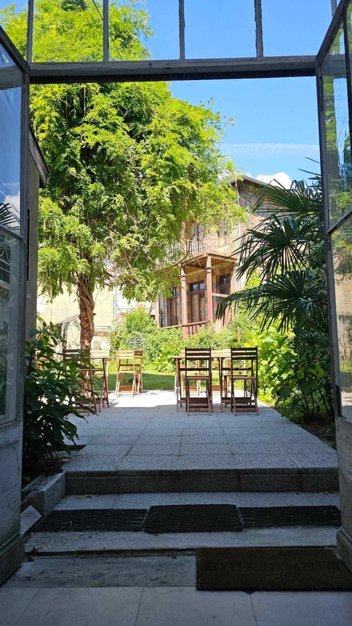 Bed In 6-Bed Mixed Dormitory Le Jardin Cafe Burdeos Exterior foto