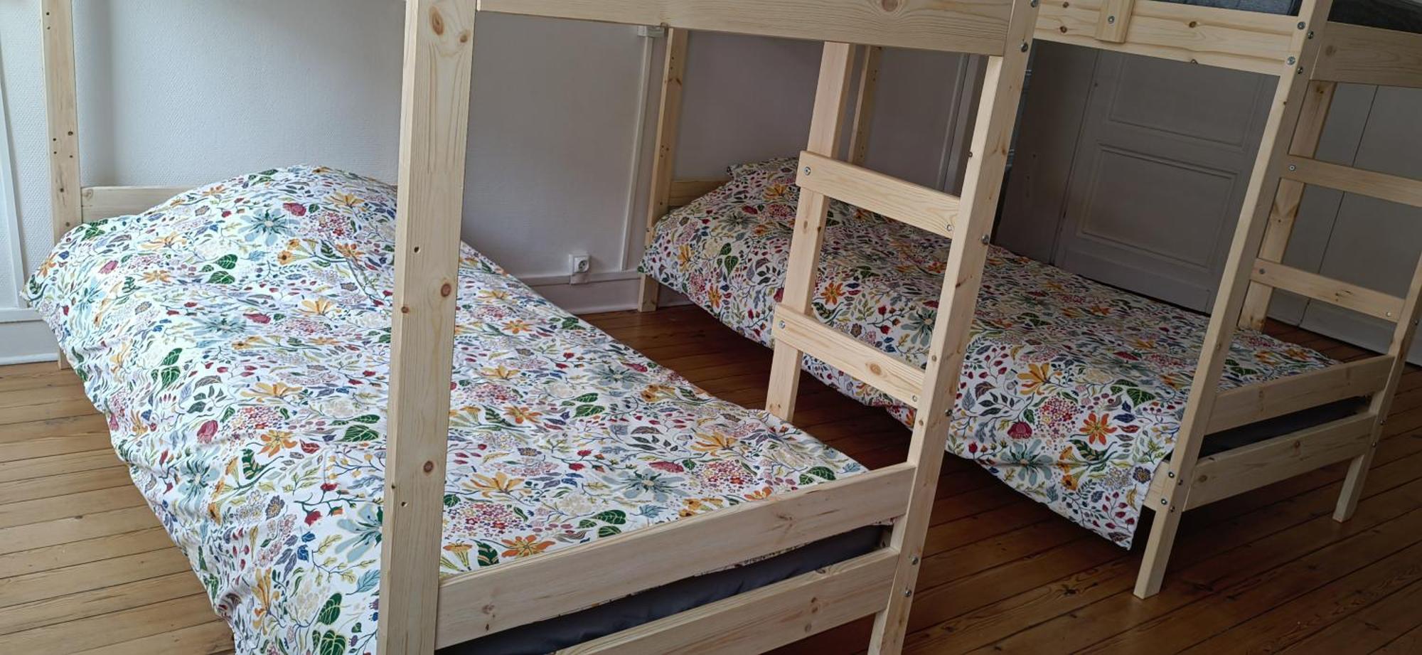 Bed In 6-Bed Mixed Dormitory Le Jardin Cafe Burdeos Exterior foto