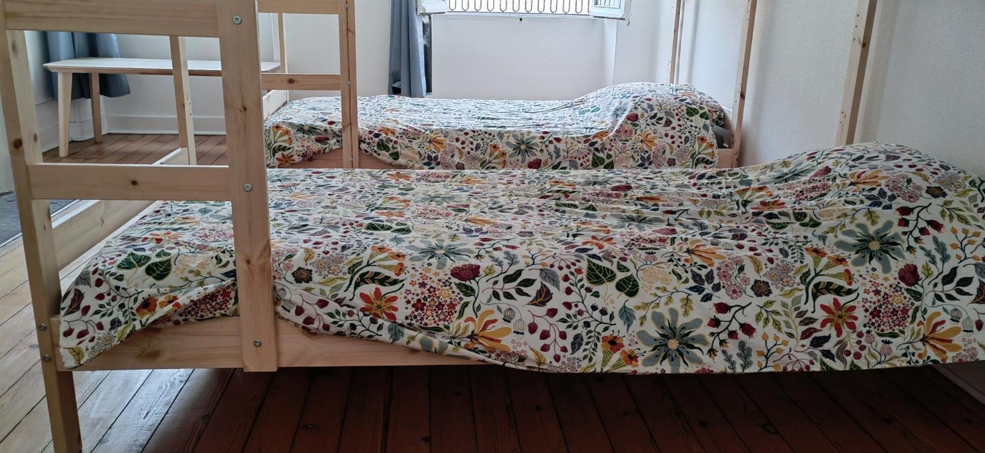Bed In 6-Bed Mixed Dormitory Le Jardin Cafe Burdeos Exterior foto